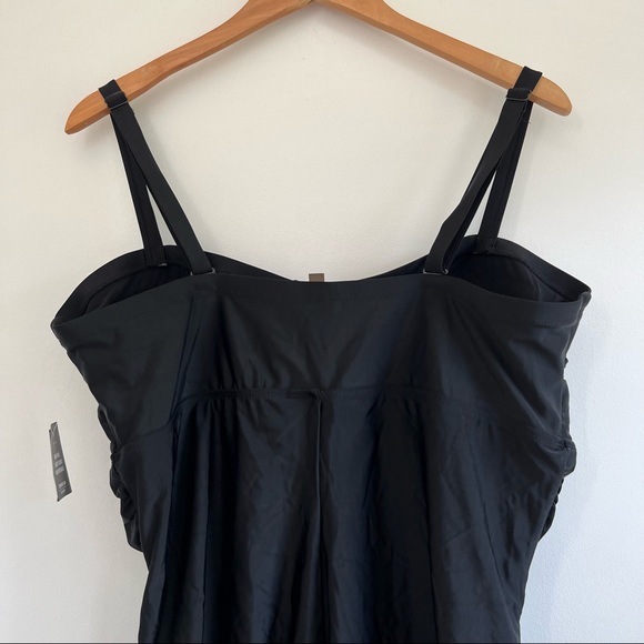 NEW torrid Black Lattice Ruched Wireless One-Piece Swimsuit 3X - Picture 7 of 11